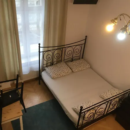 Main Square Apartment *